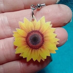 Cute daisy wire dangle earrings yellow